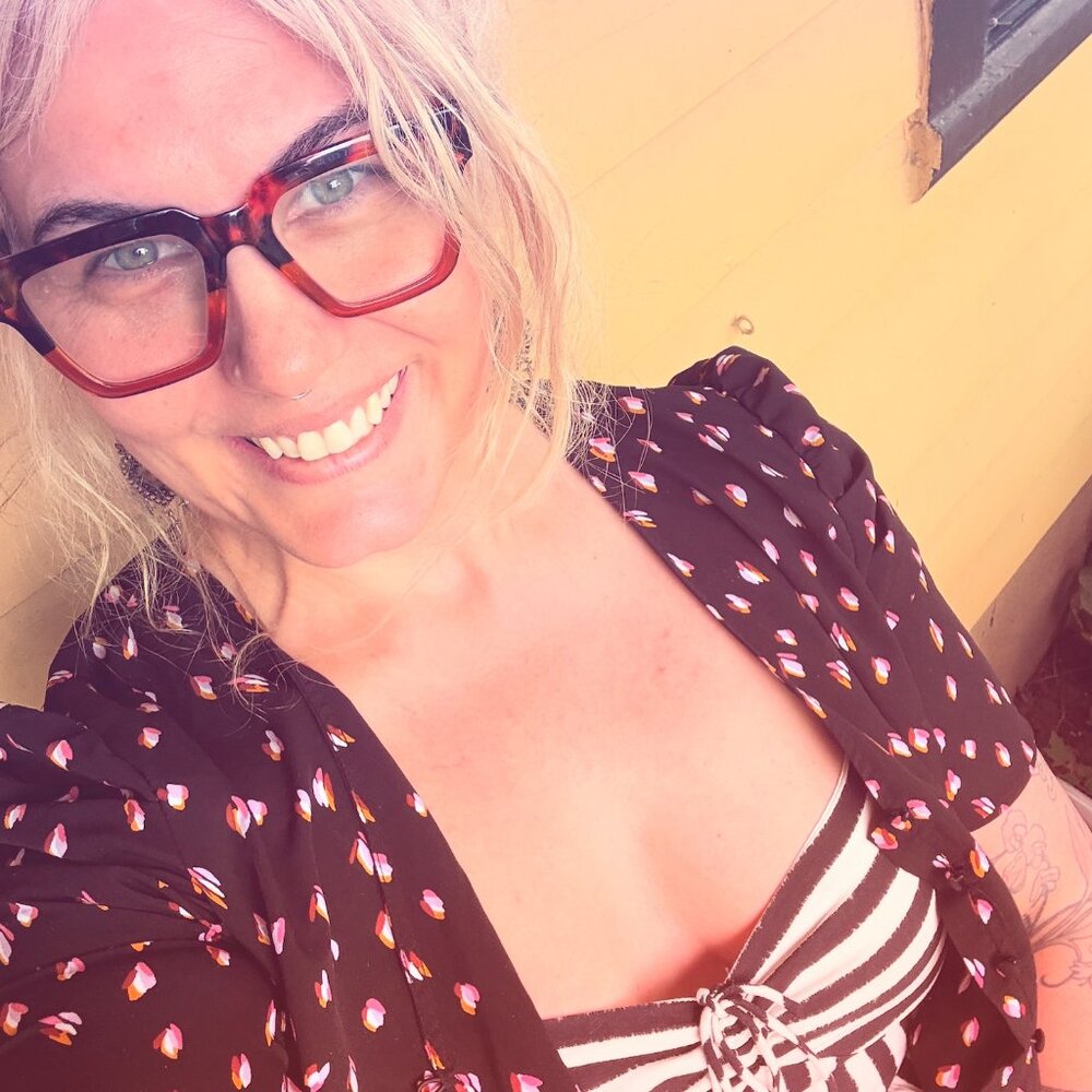 Meet your Posher, Crystal